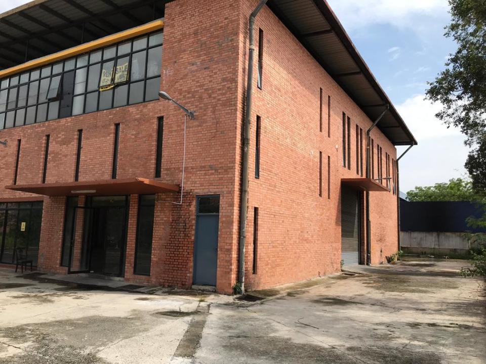 Commercial real estate for sale in Shah Alam Seksyen 32. Industrial properties for sale in Shah Alam Seksyen 32, Pak Chun Industrial Park. 