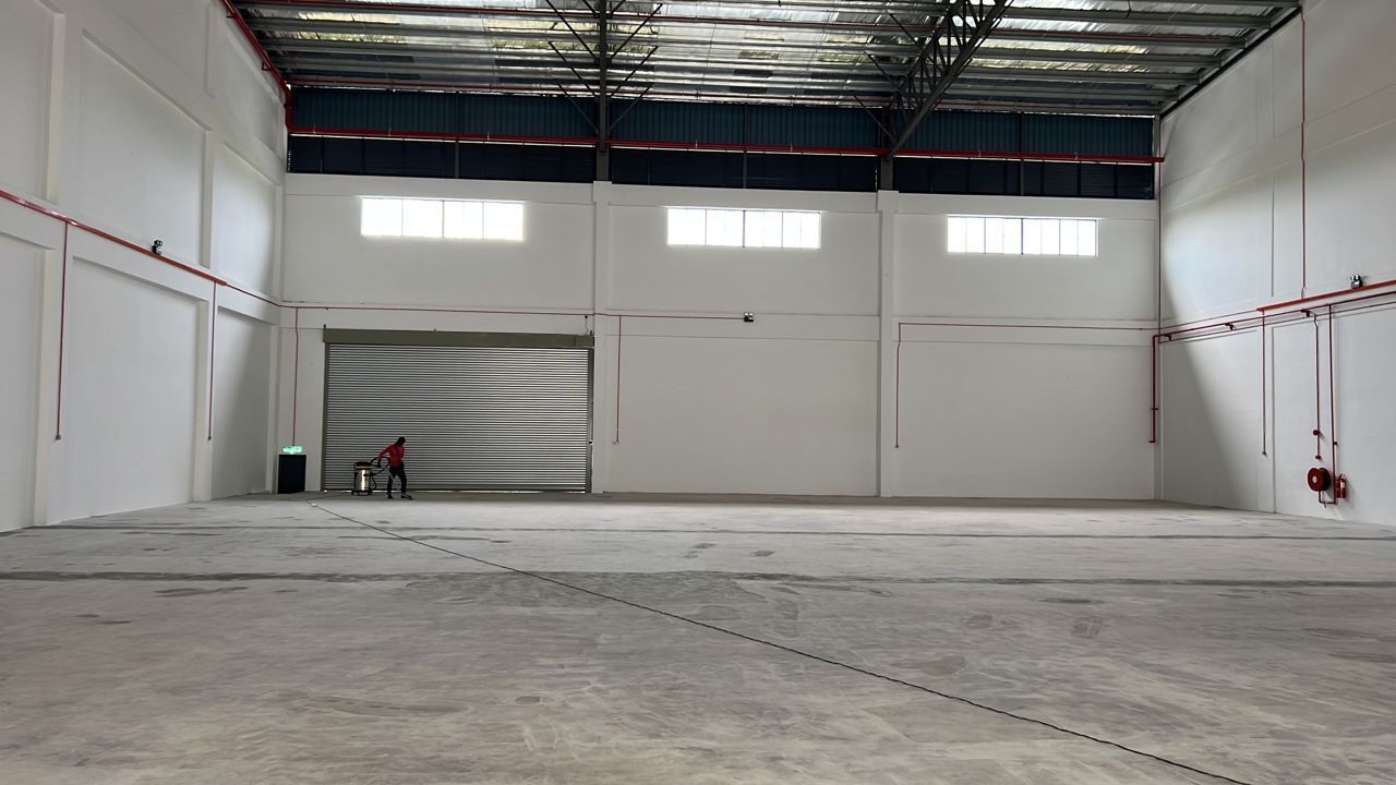Subang Jaya, Selangor Industrial Factory for Rent. The land area is 10,496sf. Price PSF is RM1.60.