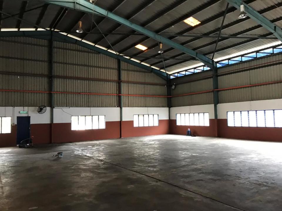 Commercial real estate for rent at Shah Alam Seksyen 23. The subject commercial property for lease has a land area of 16,587sqft and a built-up of 9,400sqft.  Rental is RM22,000 per month.