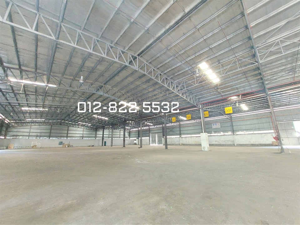 Heavy floor loading Industrial Warehouse for rent in Selangor Port Klang, Pulau Indah West Port. Land area 2.5 acres and the warehouse build up approx. 60,000 sq ft. The ready power supply is 200 amp and the ceiling eave height is 30 ft. Floor loading capacity is 5 ton/m2. 