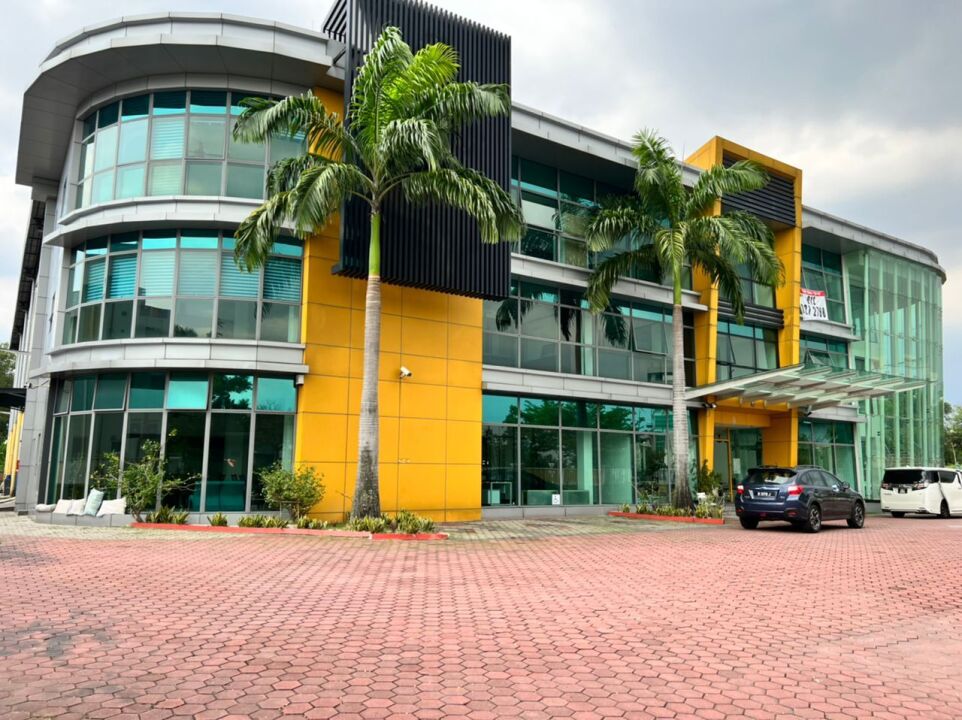 Industrial spaces for rent in Shah Alam. The subject industrial properties for rent has a land area of 1.25acres and a total built-up of 45,000sqft. Power supply is 400amp while ground floor loading is 1.5tonne/m2.