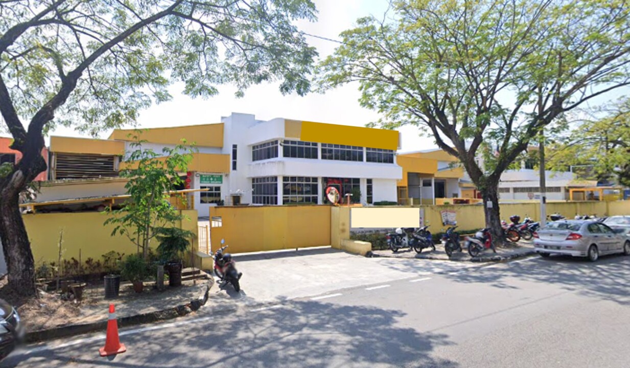 This is a factory for rent Malaysia in Shah Alam Seksyen 25. The subject factory for rent Selangor has a land area of 42,000sqft and a total built-up of 24,300sqft