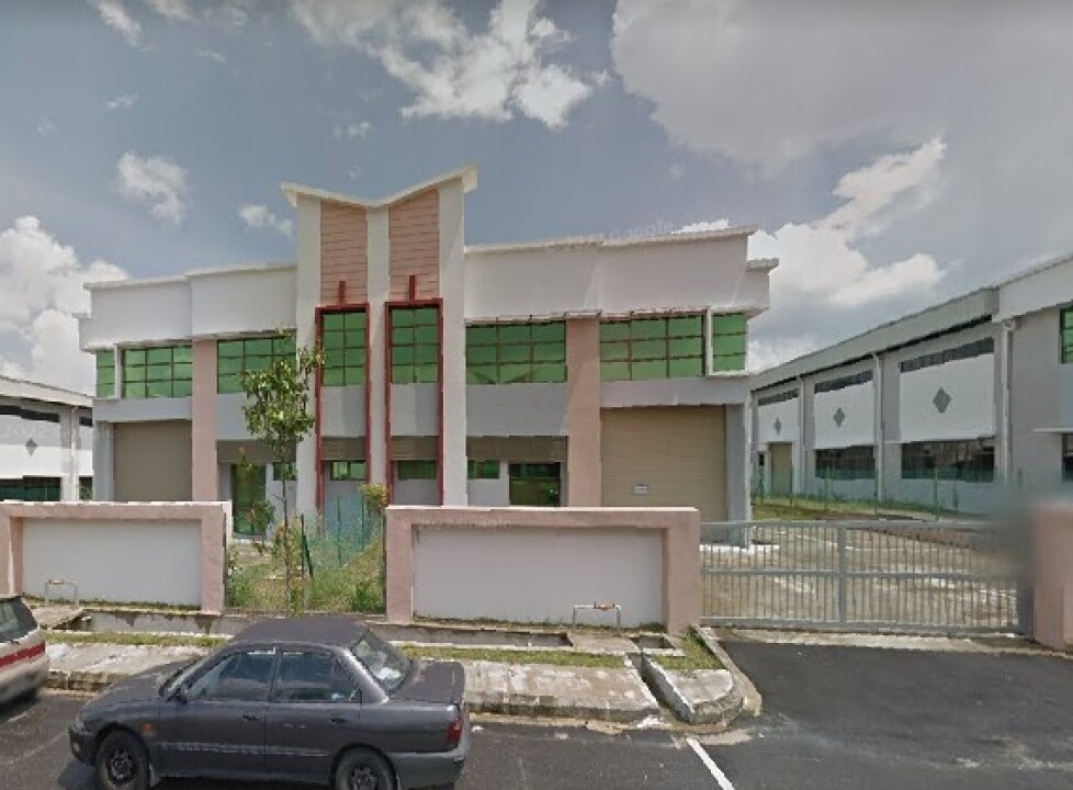 Factory for sale in Kapar, Klang. The subject industrial factory for sale has a land area of 14,083sqft and a total built-up of 8,080sqft.